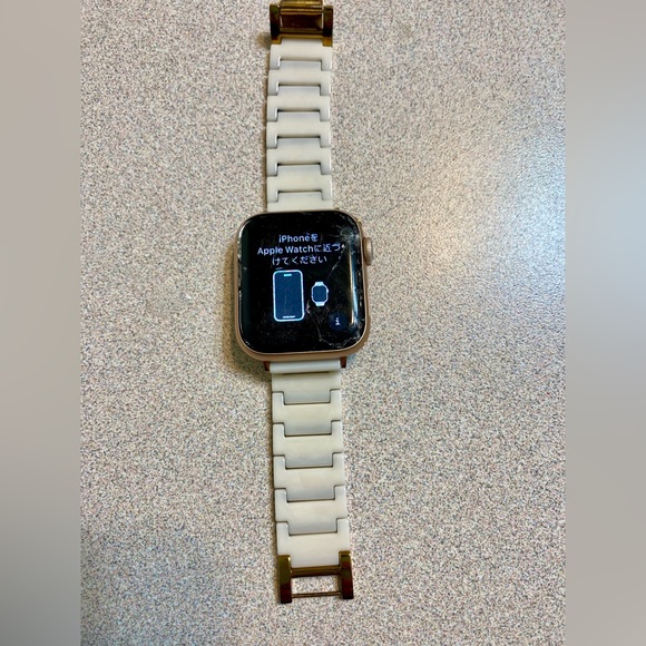 Apple watch 4, 40mm with Anne Klein blush colored ceramic watch band. - Picture 4 of 6